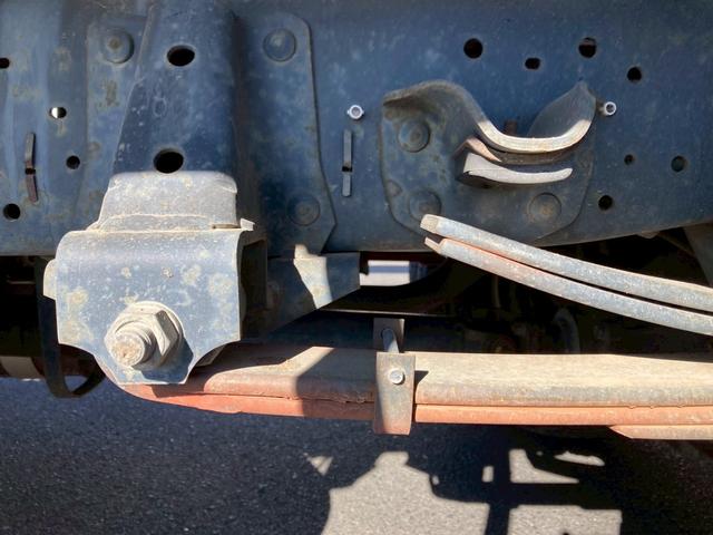 エルフトラック ５段クレーン　セミワイドロング　スムーサー　リヤアウトリガー　５段クレーンセミワイドロング古河ユニック２．９３ｔ吊スムーサーリヤアウトリガーあおり開閉補助装置ＥＴＣ　ＰＳ　ＰＷ　電格ミラーエアバック燃焼装置小型トラックユニック車差し違えアウトリガーシルバー色（43枚目）