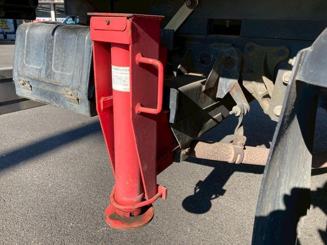 エルフトラック ５段クレーン　セミワイドロング　スムーサー　リヤアウトリガー　５段クレーンセミワイドロング古河ユニック２．９３ｔ吊スムーサーリヤアウトリガーあおり開閉補助装置ＥＴＣ　ＰＳ　ＰＷ　電格ミラーエアバック燃焼装置小型トラックユニック車差し違えアウトリガーシルバー色（48枚目）