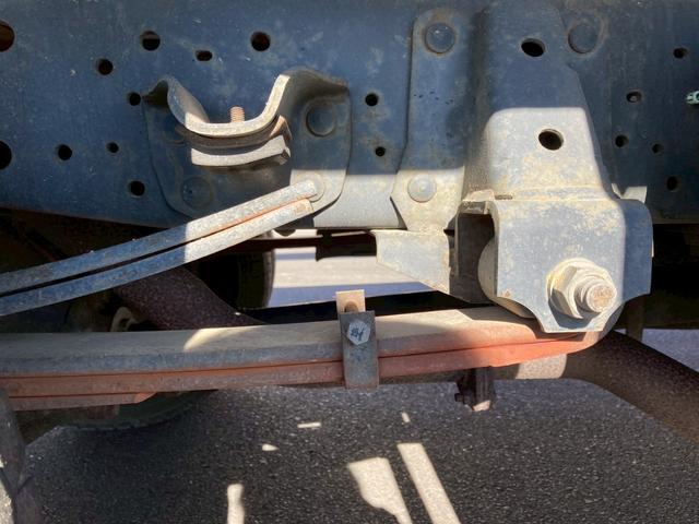 エルフトラック ５段クレーン　セミワイドロング　スムーサー　リヤアウトリガー　５段クレーンセミワイドロング古河ユニック２．９３ｔ吊スムーサーリヤアウトリガーあおり開閉補助装置ＥＴＣ　ＰＳ　ＰＷ　電格ミラーエアバック燃焼装置小型トラックユニック車差し違えアウトリガーシルバー色（50枚目）