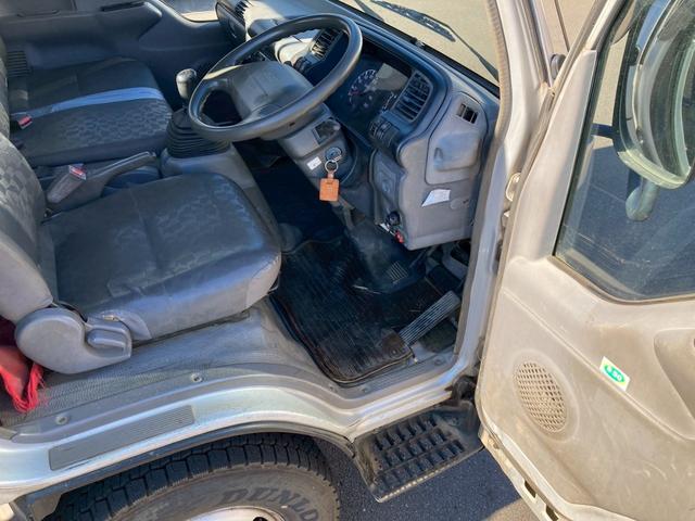 エルフトラック ５段クレーン　セミワイドロング　スムーサー　リヤアウトリガー　５段クレーンセミワイドロング古河ユニック２．９３ｔ吊スムーサーリヤアウトリガーあおり開閉補助装置ＥＴＣ　ＰＳ　ＰＷ　電格ミラーエアバック燃焼装置小型トラックユニック車差し違えアウトリガーシルバー色（68枚目）