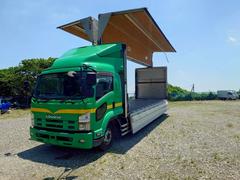 建設系トラックのダンプ、クレーン車はもちろん、運送系トラックのウィング車、バン、トレーラまでどんなトラックであってもお探しさせていただきます。 3