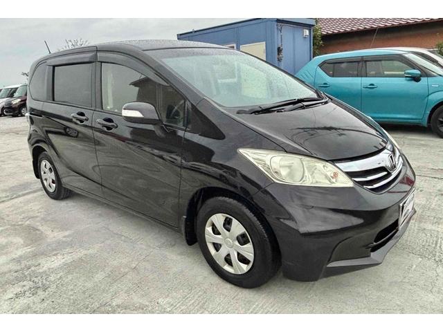 フリード Ｇ　ジャストセレクション　ＥＴＣ　バックカメラ　ナビ　ＴＶ　両側スライド・片側電動　スマートキー　電動格納ミラー　３列シート　ウォークスルー　ＣＶＴ　ＣＤ　ＤＶＤ再生　Ｂｌｕｅｔｏｏｔｈ　盗難防止システム　衝突安全ボディ（3枚目）