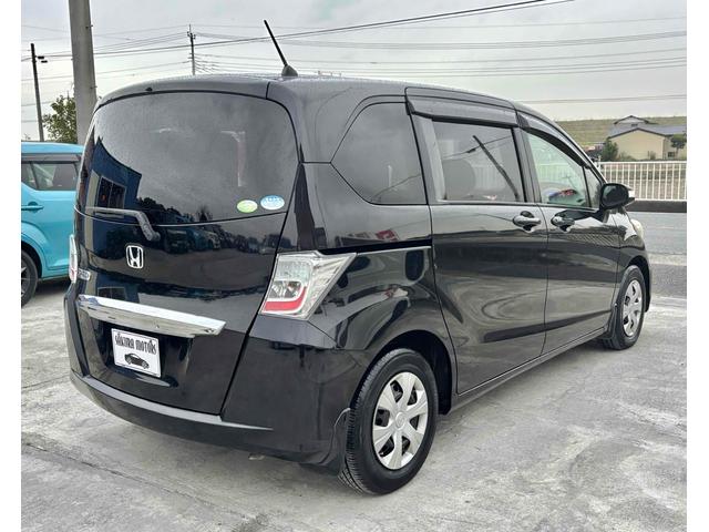 フリード Ｇ　ジャストセレクション　ＥＴＣ　バックカメラ　ナビ　ＴＶ　両側スライド・片側電動　スマートキー　電動格納ミラー　３列シート　ウォークスルー　ＣＶＴ　ＣＤ　ＤＶＤ再生　Ｂｌｕｅｔｏｏｔｈ　盗難防止システム　衝突安全ボディ（5枚目）