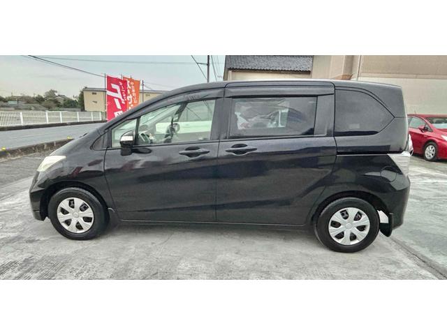 フリード Ｇ　ジャストセレクション　ＥＴＣ　バックカメラ　ナビ　ＴＶ　両側スライド・片側電動　スマートキー　電動格納ミラー　３列シート　ウォークスルー　ＣＶＴ　ＣＤ　ＤＶＤ再生　Ｂｌｕｅｔｏｏｔｈ　盗難防止システム　衝突安全ボディ（8枚目）