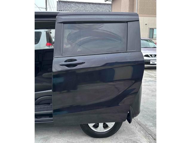 フリード Ｇ　ジャストセレクション　ＥＴＣ　バックカメラ　ナビ　ＴＶ　両側スライド・片側電動　スマートキー　電動格納ミラー　３列シート　ウォークスルー　ＣＶＴ　ＣＤ　ＤＶＤ再生　Ｂｌｕｅｔｏｏｔｈ　盗難防止システム　衝突安全ボディ（11枚目）