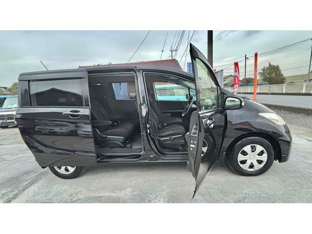 フリード Ｇ　ジャストセレクション　ＥＴＣ　バックカメラ　ナビ　ＴＶ　両側スライド・片側電動　スマートキー　電動格納ミラー　３列シート　ウォークスルー　ＣＶＴ　ＣＤ　ＤＶＤ再生　Ｂｌｕｅｔｏｏｔｈ　盗難防止システム　衝突安全ボディ（12枚目）