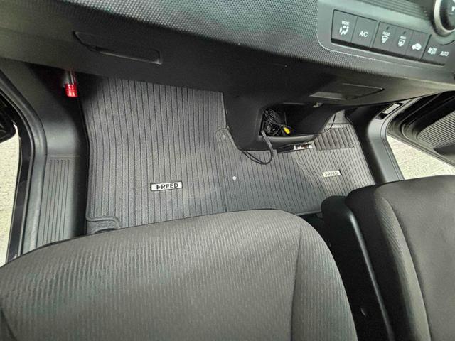 フリード Ｇ　ジャストセレクション　ＥＴＣ　バックカメラ　ナビ　ＴＶ　両側スライド・片側電動　スマートキー　電動格納ミラー　３列シート　ウォークスルー　ＣＶＴ　ＣＤ　ＤＶＤ再生　Ｂｌｕｅｔｏｏｔｈ　盗難防止システム　衝突安全ボディ（28枚目）