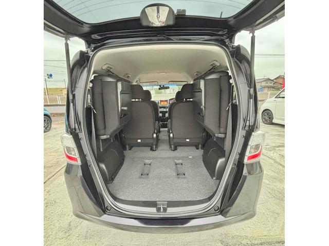 フリード Ｇ　ジャストセレクション　ＥＴＣ　バックカメラ　ナビ　ＴＶ　両側スライド・片側電動　スマートキー　電動格納ミラー　３列シート　ウォークスルー　ＣＶＴ　ＣＤ　ＤＶＤ再生　Ｂｌｕｅｔｏｏｔｈ　盗難防止システム　衝突安全ボディ（30枚目）