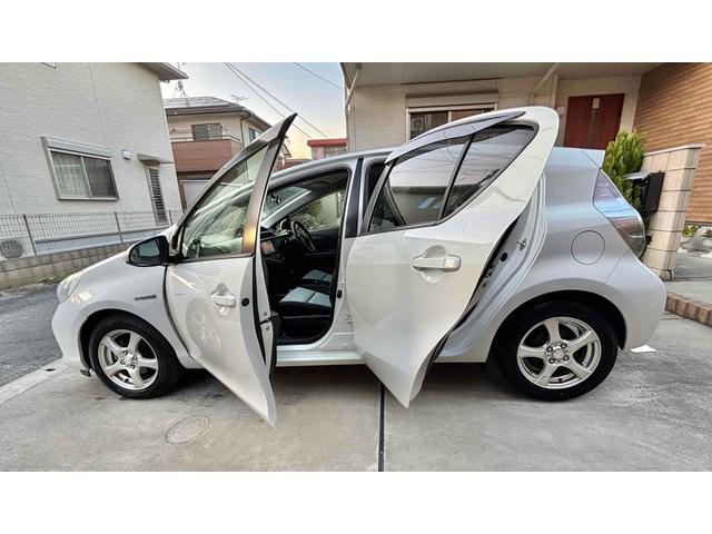 アクア S ETC バックカメラ ナビ TV アルミホイール スマートキー アイドリングストップ 電動格納ミラー CVT 衝突安全ボディ 記録簿 ABS ESC CD エアコン パワーステアリング(9枚目)