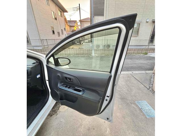 アクア S ETC バックカメラ ナビ TV アルミホイール スマートキー アイドリングストップ 電動格納ミラー CVT 衝突安全ボディ 記録簿 ABS ESC CD エアコン パワーステアリング(13枚目)