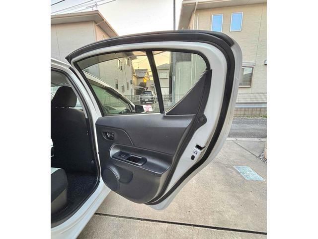 アクア S ETC バックカメラ ナビ TV アルミホイール スマートキー アイドリングストップ 電動格納ミラー CVT 衝突安全ボディ 記録簿 ABS ESC CD エアコン パワーステアリング(15枚目)