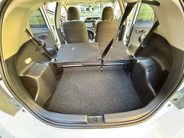 アクア S ETC バックカメラ ナビ TV アルミホイール スマートキー アイドリングストップ 電動格納ミラー CVT 衝突安全ボディ 記録簿 ABS ESC CD エアコン パワーステアリング(29枚目)