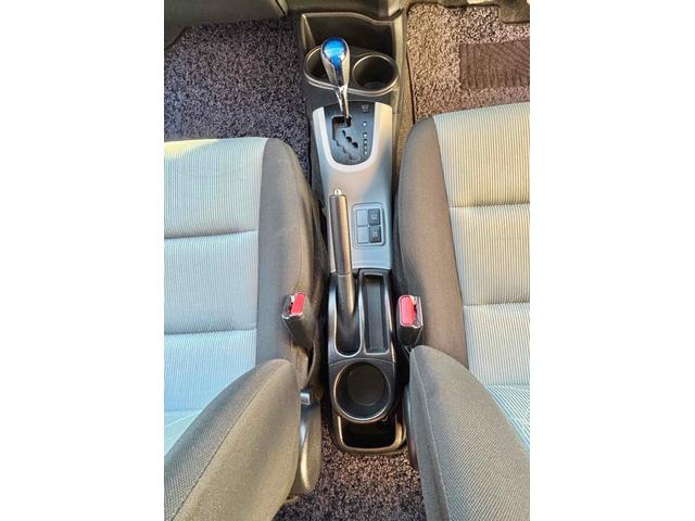 アクア S ETC バックカメラ ナビ TV アルミホイール スマートキー アイドリングストップ 電動格納ミラー CVT 衝突安全ボディ 記録簿 ABS ESC CD エアコン パワーステアリング(38枚目)