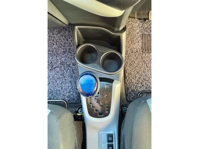 アクア S ETC バックカメラ ナビ TV アルミホイール スマートキー アイドリングストップ 電動格納ミラー CVT 衝突安全ボディ 記録簿 ABS ESC CD エアコン パワーステアリング(40枚目)