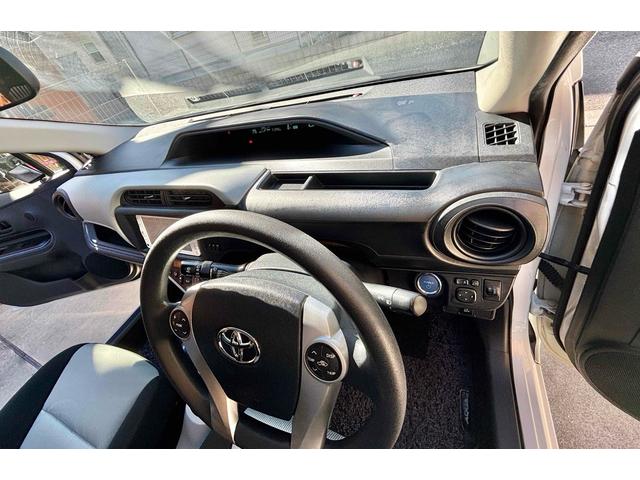 アクア S ETC バックカメラ ナビ TV アルミホイール スマートキー アイドリングストップ 電動格納ミラー CVT 衝突安全ボディ 記録簿 ABS ESC CD エアコン パワーステアリング(50枚目)