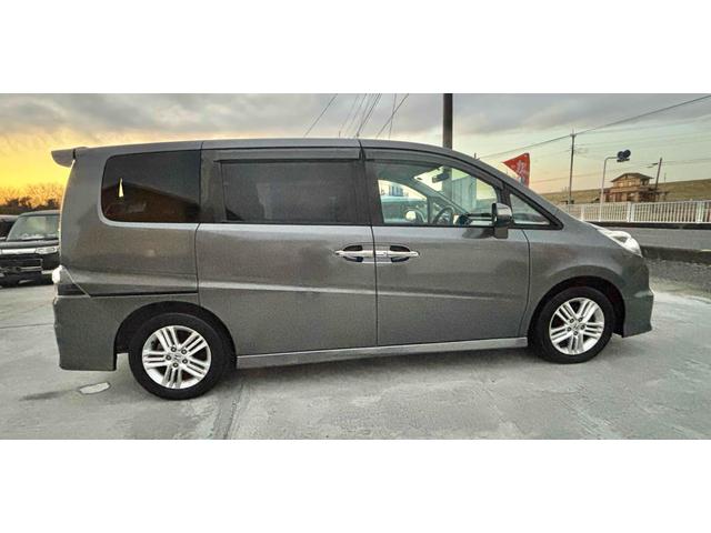 ステップワゴン スパーダＳ　Ｚ　ＨＤＤナビパッケージ　ＥＴＣ　バックカメラ　ナビ　ＴＶ　両側スライド・片側電動　ＨＩＤ　キーレスエントリー　電動格納ミラー　後席モニター　３列シート　ウォークスルー　ＡＴ　アルミホイール　ＣＤ　Ｂｌｕｅｔｏｏｔｈ（4枚目）