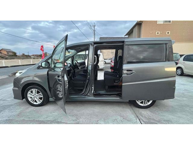 ステップワゴン スパーダＳ　Ｚ　ＨＤＤナビパッケージ　ＥＴＣ　バックカメラ　ナビ　ＴＶ　両側スライド・片側電動　ＨＩＤ　キーレスエントリー　電動格納ミラー　後席モニター　３列シート　ウォークスルー　ＡＴ　アルミホイール　ＣＤ　Ｂｌｕｅｔｏｏｔｈ（9枚目）