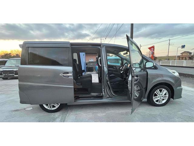 ステップワゴン スパーダＳ　Ｚ　ＨＤＤナビパッケージ　ＥＴＣ　バックカメラ　ナビ　ＴＶ　両側スライド・片側電動　ＨＩＤ　キーレスエントリー　電動格納ミラー　後席モニター　３列シート　ウォークスルー　ＡＴ　アルミホイール　ＣＤ　Ｂｌｕｅｔｏｏｔｈ（12枚目）