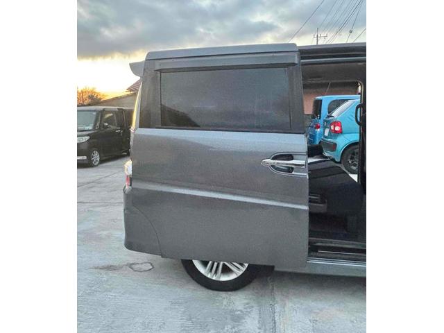 ステップワゴン スパーダＳ　Ｚ　ＨＤＤナビパッケージ　ＥＴＣ　バックカメラ　ナビ　ＴＶ　両側スライド・片側電動　ＨＩＤ　キーレスエントリー　電動格納ミラー　後席モニター　３列シート　ウォークスルー　ＡＴ　アルミホイール　ＣＤ　Ｂｌｕｅｔｏｏｔｈ（15枚目）