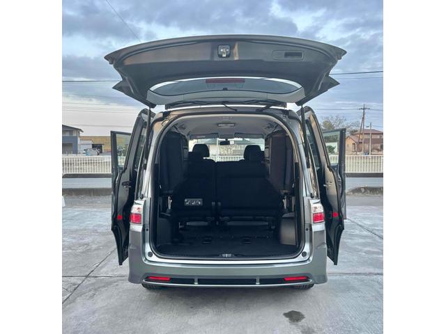 ステップワゴン スパーダＳ　Ｚ　ＨＤＤナビパッケージ　ＥＴＣ　バックカメラ　ナビ　ＴＶ　両側スライド・片側電動　ＨＩＤ　キーレスエントリー　電動格納ミラー　後席モニター　３列シート　ウォークスルー　ＡＴ　アルミホイール　ＣＤ　Ｂｌｕｅｔｏｏｔｈ（16枚目）