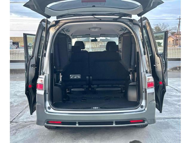 ステップワゴン スパーダＳ　Ｚ　ＨＤＤナビパッケージ　ＥＴＣ　バックカメラ　ナビ　ＴＶ　両側スライド・片側電動　ＨＩＤ　キーレスエントリー　電動格納ミラー　後席モニター　３列シート　ウォークスルー　ＡＴ　アルミホイール　ＣＤ　Ｂｌｕｅｔｏｏｔｈ（17枚目）