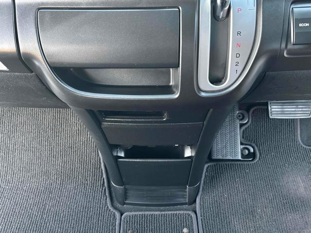 ステップワゴン スパーダＳ　Ｚ　ＨＤＤナビパッケージ　ＥＴＣ　バックカメラ　ナビ　ＴＶ　両側スライド・片側電動　ＨＩＤ　キーレスエントリー　電動格納ミラー　後席モニター　３列シート　ウォークスルー　ＡＴ　アルミホイール　ＣＤ　Ｂｌｕｅｔｏｏｔｈ（45枚目）