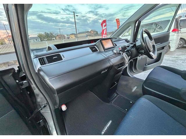 ステップワゴン スパーダＳ　Ｚ　ＨＤＤナビパッケージ　ＥＴＣ　バックカメラ　ナビ　ＴＶ　両側スライド・片側電動　ＨＩＤ　キーレスエントリー　電動格納ミラー　後席モニター　３列シート　ウォークスルー　ＡＴ　アルミホイール　ＣＤ　Ｂｌｕｅｔｏｏｔｈ（55枚目）