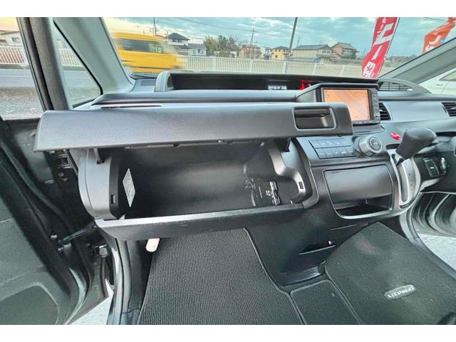 ステップワゴン スパーダＳ　Ｚ　ＨＤＤナビパッケージ　ＥＴＣ　バックカメラ　ナビ　ＴＶ　両側スライド・片側電動　ＨＩＤ　キーレスエントリー　電動格納ミラー　後席モニター　３列シート　ウォークスルー　ＡＴ　アルミホイール　ＣＤ　Ｂｌｕｅｔｏｏｔｈ（56枚目）