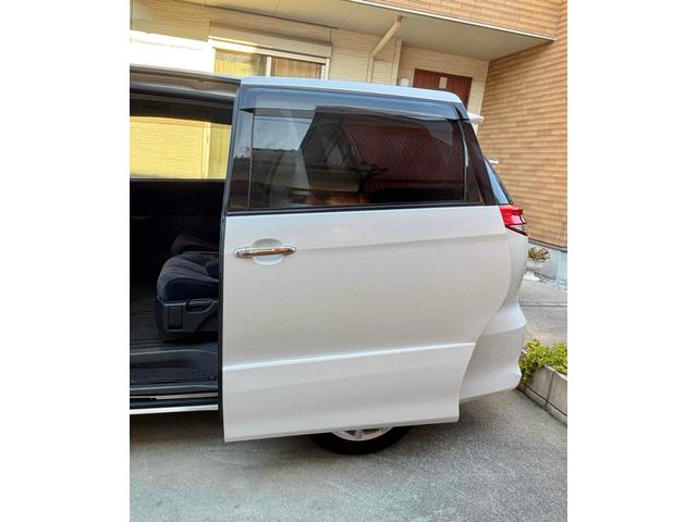 エスティマ ２．４アエラス　Ｇエディション　ＥＴＣ　バックカメラ　ナビ　ＴＶ　オートクルーズコントロール　両側電動スライドドア　ＨＩＤ　スマートキー　電動格納ミラー　後席モニター　３列シート　ウォークスルー　オットマン　ＣＶＴ　アルミホイール（11枚目）