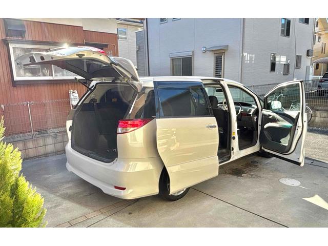 エスティマ ２．４アエラス　Ｇエディション　ＥＴＣ　バックカメラ　ナビ　ＴＶ　オートクルーズコントロール　両側電動スライドドア　ＨＩＤ　スマートキー　電動格納ミラー　後席モニター　３列シート　ウォークスルー　オットマン　ＣＶＴ　アルミホイール（17枚目）