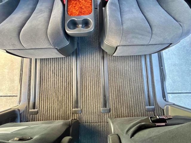 エスティマ ２．４アエラス　Ｇエディション　ＥＴＣ　バックカメラ　ナビ　ＴＶ　オートクルーズコントロール　両側電動スライドドア　ＨＩＤ　スマートキー　電動格納ミラー　後席モニター　３列シート　ウォークスルー　オットマン　ＣＶＴ　アルミホイール（31枚目）