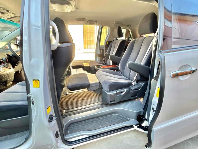 エスティマ ２．４アエラス　Ｇエディション　ＥＴＣ　バックカメラ　ナビ　ＴＶ　オートクルーズコントロール　両側電動スライドドア　ＨＩＤ　スマートキー　電動格納ミラー　後席モニター　３列シート　ウォークスルー　オットマン　ＣＶＴ　アルミホイール（32枚目）