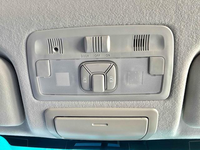 エスティマ ２．４アエラス　Ｇエディション　ＥＴＣ　バックカメラ　ナビ　ＴＶ　オートクルーズコントロール　両側電動スライドドア　ＨＩＤ　スマートキー　電動格納ミラー　後席モニター　３列シート　ウォークスルー　オットマン　ＣＶＴ　アルミホイール（41枚目）