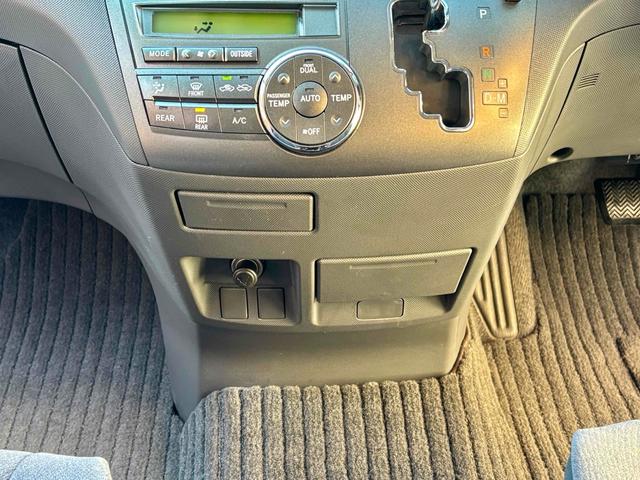 エスティマ ２．４アエラス　Ｇエディション　ＥＴＣ　バックカメラ　ナビ　ＴＶ　オートクルーズコントロール　両側電動スライドドア　ＨＩＤ　スマートキー　電動格納ミラー　後席モニター　３列シート　ウォークスルー　オットマン　ＣＶＴ　アルミホイール（45枚目）