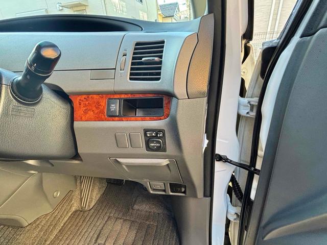 エスティマ ２．４アエラス　Ｇエディション　ＥＴＣ　バックカメラ　ナビ　ＴＶ　オートクルーズコントロール　両側電動スライドドア　ＨＩＤ　スマートキー　電動格納ミラー　後席モニター　３列シート　ウォークスルー　オットマン　ＣＶＴ　アルミホイール（55枚目）