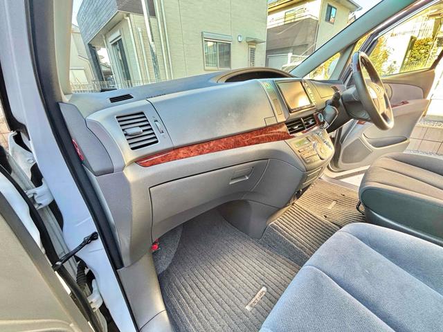 エスティマ ２．４アエラス　Ｇエディション　ＥＴＣ　バックカメラ　ナビ　ＴＶ　オートクルーズコントロール　両側電動スライドドア　ＨＩＤ　スマートキー　電動格納ミラー　後席モニター　３列シート　ウォークスルー　オットマン　ＣＶＴ　アルミホイール（57枚目）