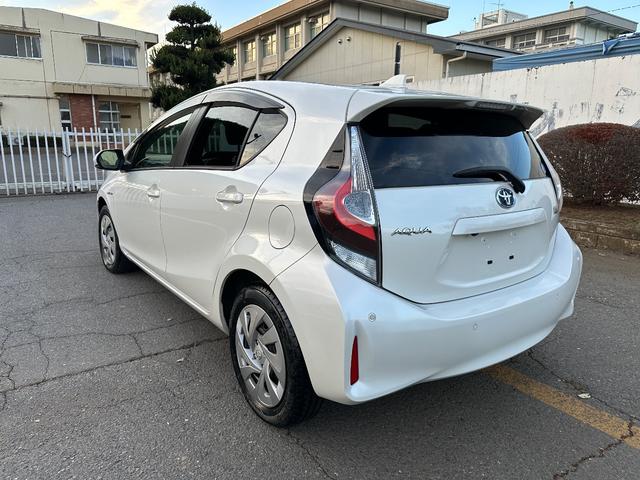 アクア G 誤発進抑制機能 セキュリティー デュアルエアバック I-STOP 衝突安全ボディ パワーウィンドウ ESC ATエアコン ABS パワーステアリング オートライト オートクルーズ 運転席エアバッグ(3枚目)