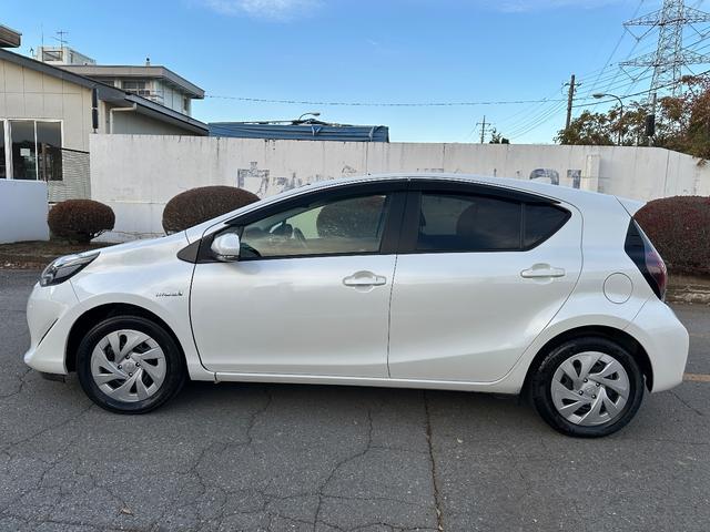 アクア G 誤発進抑制機能 セキュリティー デュアルエアバック I-STOP 衝突安全ボディ パワーウィンドウ ESC ATエアコン ABS パワーステアリング オートライト オートクルーズ 運転席エアバッグ(5枚目)