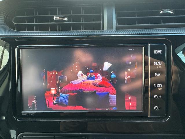 アクア G 誤発進抑制機能 セキュリティー デュアルエアバック I-STOP 衝突安全ボディ パワーウィンドウ ESC ATエアコン ABS パワーステアリング オートライト オートクルーズ 運転席エアバッグ(18枚目)