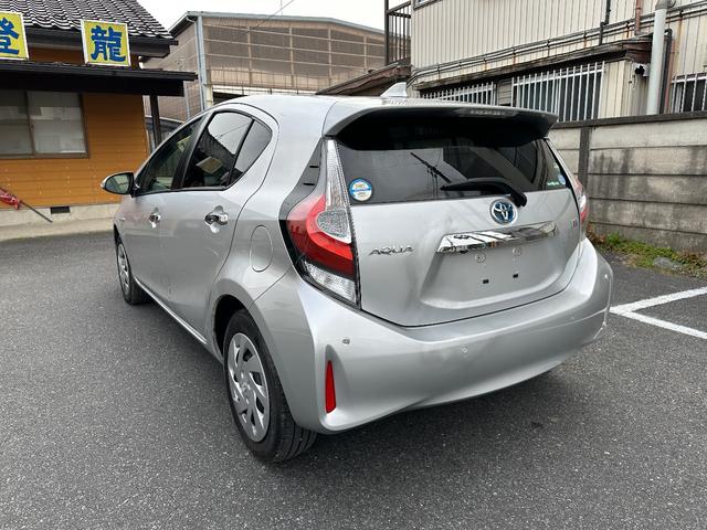 アクア S 禁煙 格納ミラー 車線逸脱警報システム BLUETOOTH キーレスエントリ 安全ボディ LEDヘッドライト ドラレコ付 イモビ ナビ&TV オートエアコン デュアルエアバック ESC Bカメラ(4枚目)