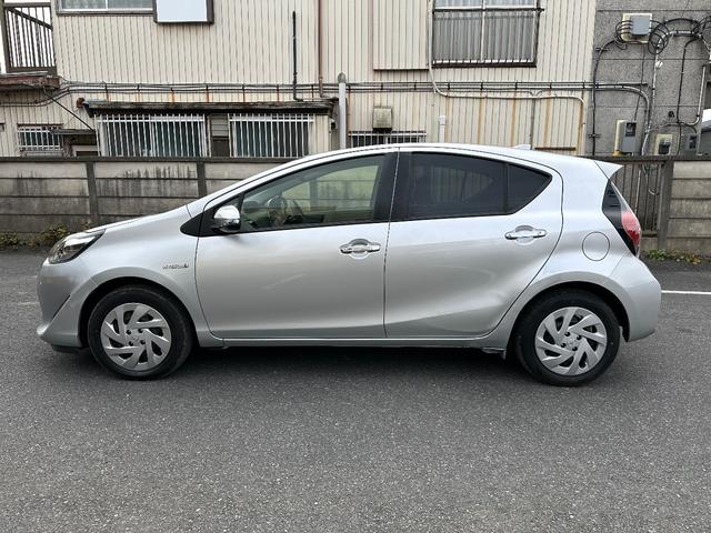 アクア S 禁煙 格納ミラー 車線逸脱警報システム BLUETOOTH キーレスエントリ 安全ボディ LEDヘッドライト ドラレコ付 イモビ ナビ&TV オートエアコン デュアルエアバック ESC Bカメラ(6枚目)