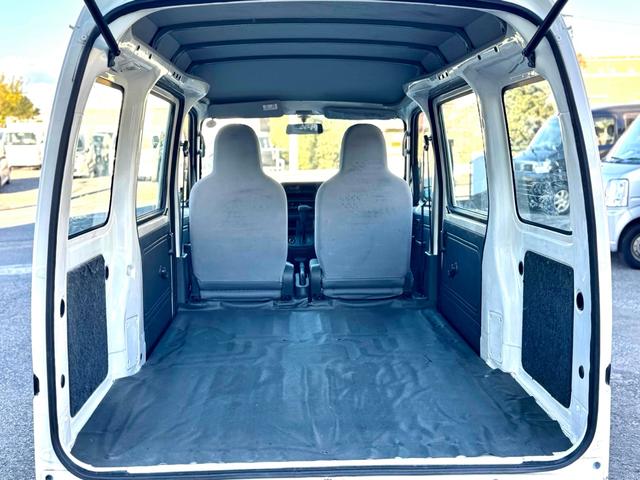 サンバーバン ＶＢ　２シーター　４ＷＤ　オートマ　両側スライドドア　エアコン　パワーステアリング　運転席エアバッグ　助手席エアバッグ　保証付き　走行１０４９０５ｋｍ（11枚目）