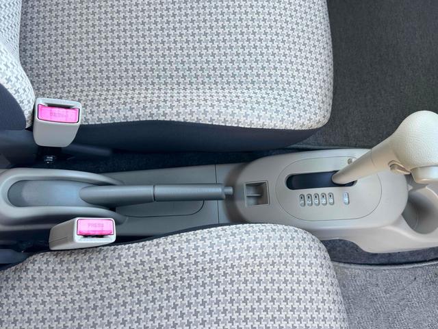 アルト Ｆ　キーレスエントリー　ＡＴ　盗難防止システム　ＣＤ　衝突安全ボディ　エアコン　パワーステアリング　パワーウィンドウ（9枚目）