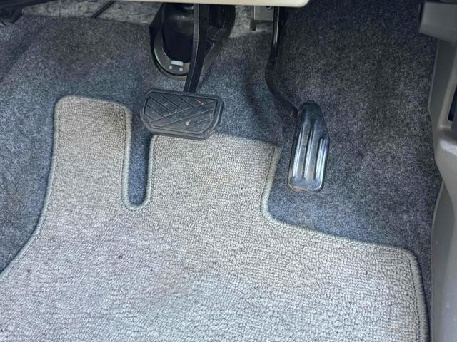 アルト Ｆ　キーレスエントリー　ＡＴ　盗難防止システム　ＣＤ　衝突安全ボディ　エアコン　パワーステアリング　パワーウィンドウ（31枚目）