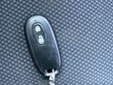 付いてて便利!とても人気の高い装備のスマートキーシステム。キーを携帯しているだけで、ドアロックの開閉並びにエンジンの始動が可能な装備です。プッシュスタートですのでエンジンの始動もボタンを押すだけです