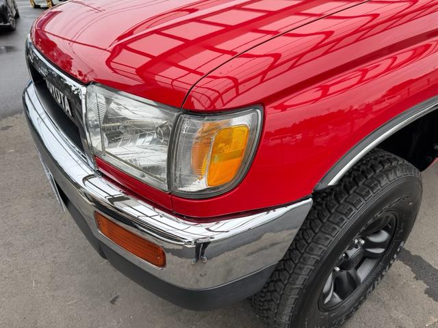 ハイラックスサーフ ＳＳＲ－Ｘ　ホワイトプレミアム　平成１４年車　全塗装済みレッド　リフトアップ　買取車　ナルディウッドハンドル　シートカバー　キーレス　フルセグ　ナビ　ＥＴＣ　記録簿（4枚目）