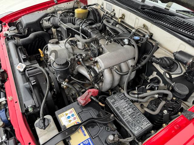 ハイラックスサーフ ＳＳＲ－Ｘ　ホワイトプレミアム　平成１４年車　全塗装済みレッド　リフトアップ　買取車　ナルディウッドハンドル　シートカバー　キーレス　フルセグ　ナビ　ＥＴＣ　記録簿（7枚目）