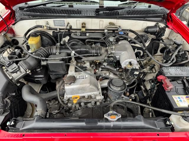 ハイラックスサーフ ＳＳＲ－Ｘ　ホワイトプレミアム　平成１４年車　全塗装済みレッド　リフトアップ　買取車　ナルディウッドハンドル　シートカバー　キーレス　フルセグ　ナビ　ＥＴＣ　記録簿（8枚目）