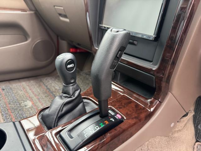 ハイラックスサーフ ＳＳＲ－Ｘ　ホワイトプレミアム　平成１４年車　全塗装済みレッド　リフトアップ　買取車　ナルディウッドハンドル　シートカバー　キーレス　フルセグ　ナビ　ＥＴＣ　記録簿（45枚目）