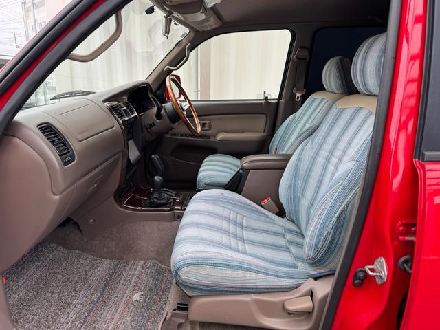 ハイラックスサーフ ＳＳＲ－Ｘ　ホワイトプレミアム　平成１４年車　全塗装済みレッド　リフトアップ　買取車　ナルディウッドハンドル　シートカバー　キーレス　フルセグ　ナビ　ＥＴＣ　記録簿（57枚目）
